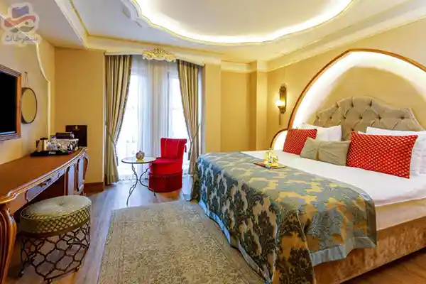 رومانس از هتل ارزان در خیابان استقلال استانبول