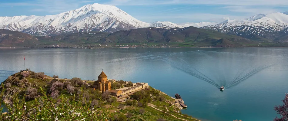 بهترین هتل وان نزدیک مرکز خرید